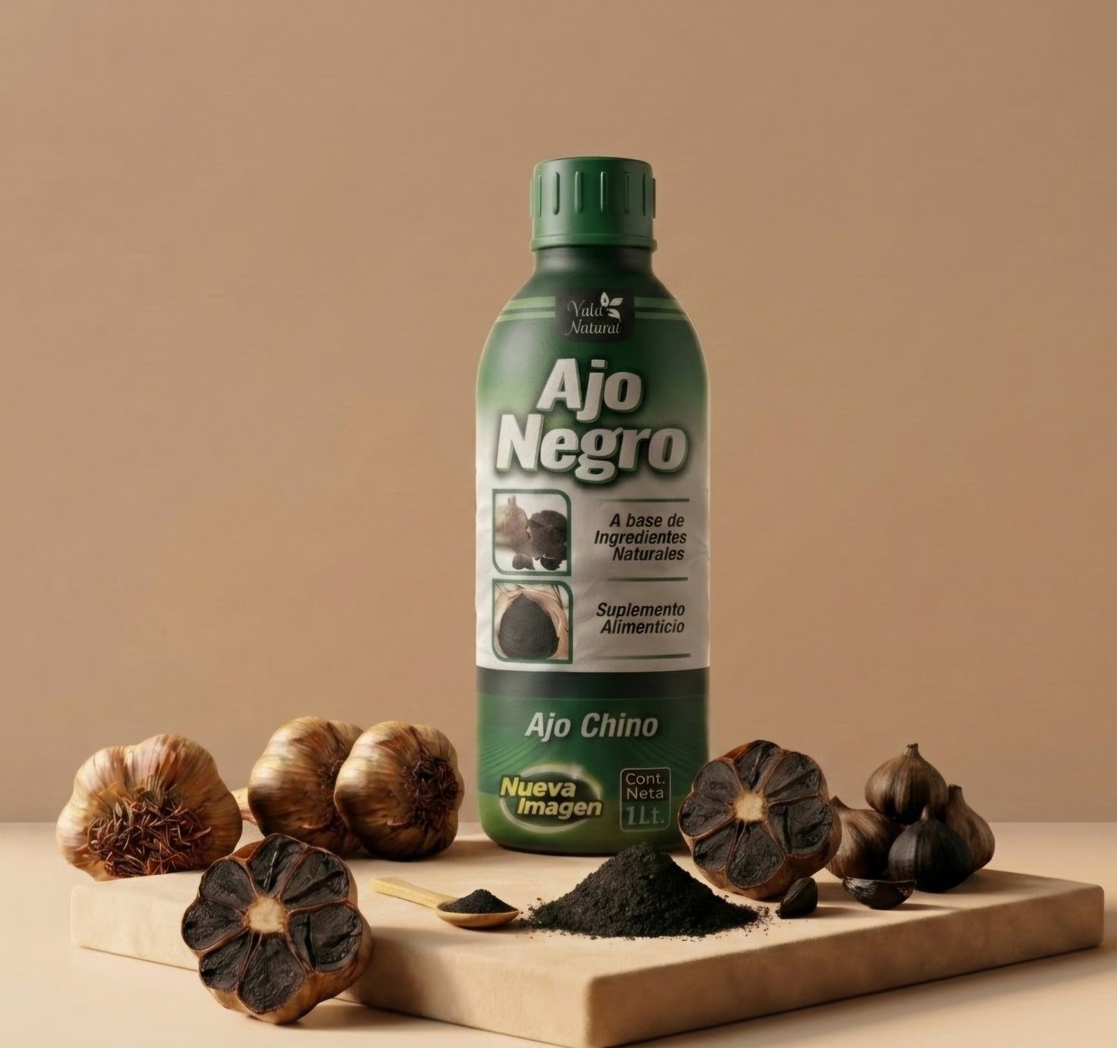 Ajo Negro Vida Natural apoyado sobre la superficie de un pedestal circular de piedra